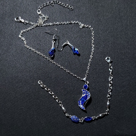Earing, Necklace, Bracelet set - Picture 4 of 6
